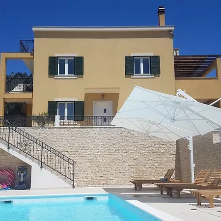 Apartament Azaleja *